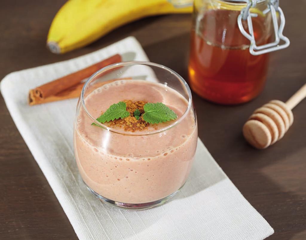 Viacúčelový mixér Power Blender 9 JAHODOVÉ SMOOTHIE INGREDIENCIE 100 g čerstvých jahôd 1 banán 1 jablko 1 dl sójového mlieka 1 lyžička medu 1/2 lyžička mletej škorice 1 lyžička prášku z koreňa