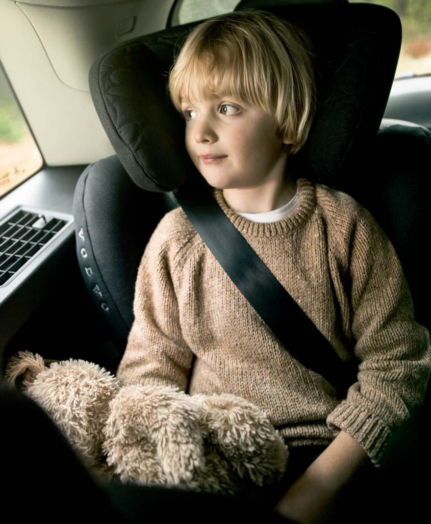 4. Podsedáky pro zajištění správného vedení bezpečnostního pásu DŘÍVE NEBO POZDĚJI dítě ze sedačky orientované proti směru jízdy vyroste. Tento moment obvykle nastává ve věku tří nebo čtyř let.