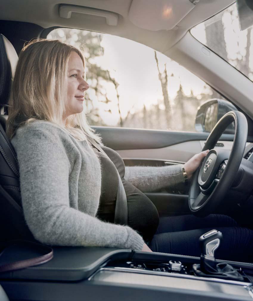Roste ve mně nový život, který potřebuje chránit. Helena Hjorth, Stockholm, Švédsko Jaké je pro Vás řízení vozu v těhotenství? Zpočátku jsem v řízení neviděla žádný zvláštní rozdíl.