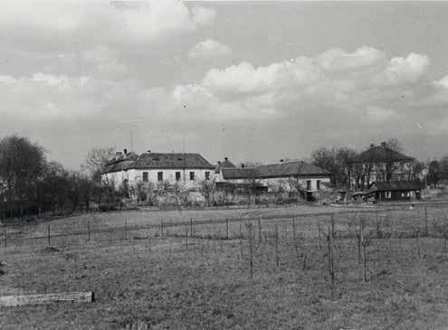Dvorec zakoupila v roce 1803 a při rekonstrukci mu vtiskla jeho dnešní podobu.