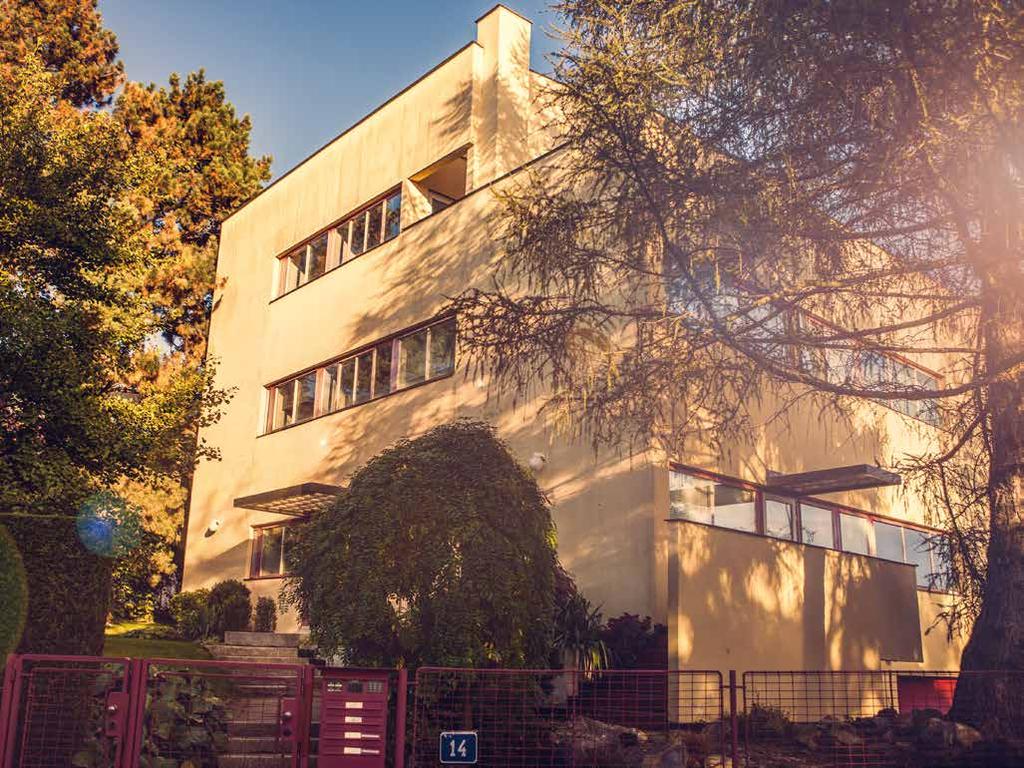 Původně byly na Hanspaulce jen viniční domky, první zámecké vilky se tu začaly stavět až v 19. století. Pravý stavební rozmach zažila čtvrť ve 30. letech 20.