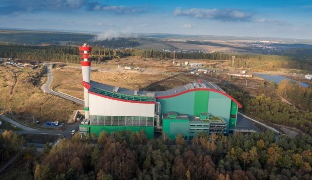 Turbína o výkonu 17,6 MW byla uvedeno do provozu v roce 2010. Spalovna je provozována společností Pražské služby, a.s. a její celková kapacita činí 330 tisíc tun odpadu ročně.