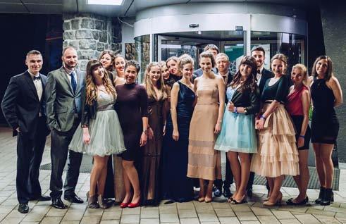 odborné akce studenti pošesté pořádali mezinárodní stomatologický kongres v Brně Organizační tým IDSC 2017 při zahajovacím ceremoniálu. Větší. Lepší. Delší. Takový byl letošní VI.