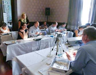Zářijový termín a lokalita byly vybrány záměrně: příjemné počasí babího léta nabídne možnost krásných procházek večerní Prahou spojených s venkovním posezením, prostředí Obecního domu navozuje samo o