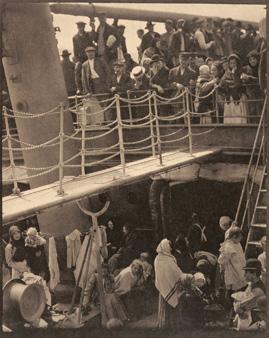 127 Alfred Stieglitz, Mezipalubí Snímek je považován za jeden z prvních tzv.