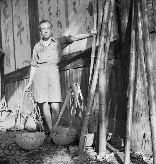 Glamour styl Cecil Beaton (1904 1980) Cecil Beaton (1904 1980) Cecil Beaton si záhy vypěstoval