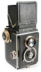 Vznik fotografie Další významné fotografické procesy a přístroje Dvouoká zrcadlovka Rolleiflex je obchodní značka fotoaparátů německé firmy Rollei.