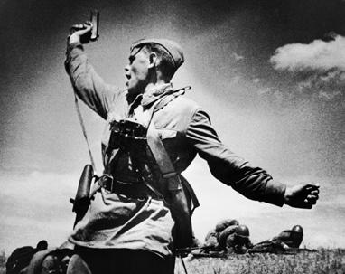 Ve třicátých letech pracoval v časopis SSSR na stroje, kde publikoval asi 50 fotoreportáží.