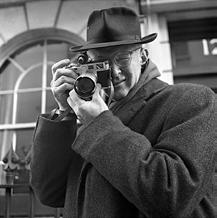 Technologie Max Alpert (1899 1980) Henri Cartie-Bresson (1908 2004) Měl dvouletí malířské vzdělání. Fotografovat začíná v roce 1930. Byl asistentem u slavného filmového režiséra Jeana Renoira.