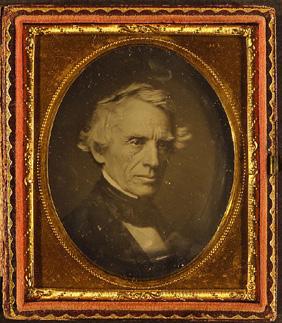 Začátky portrétní fotografie Luis Jaques Mandé Daguerre (1787 1851) Začátky portrétní fotografie Luis Jaques Mandé Daguerre (1787 1851) Francouzský spolutvůrce vynálezu daguerrotypie, na němž se