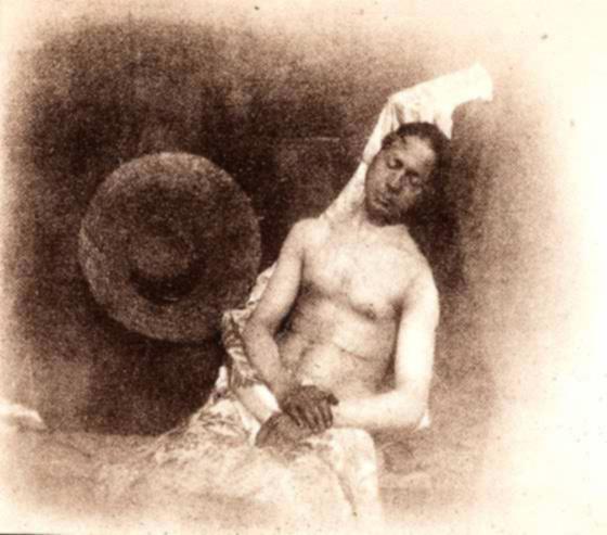 Začátky portrétní fotografie Hippolyte Bayard (1801 1887) Hippolyte Bayard (1801 1887) Je znám především svojí fotografií Portrét sebe samého jako utopeného.