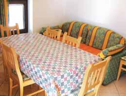 7-55 m² - 1 ložnice s manželskou postelí a rozkládacím gaučem typu šuplík pro 2 osoby či palandou, 1 ložnice se 2 samostatnými lůžky, obývací pokoj s kuchyňským koutem a