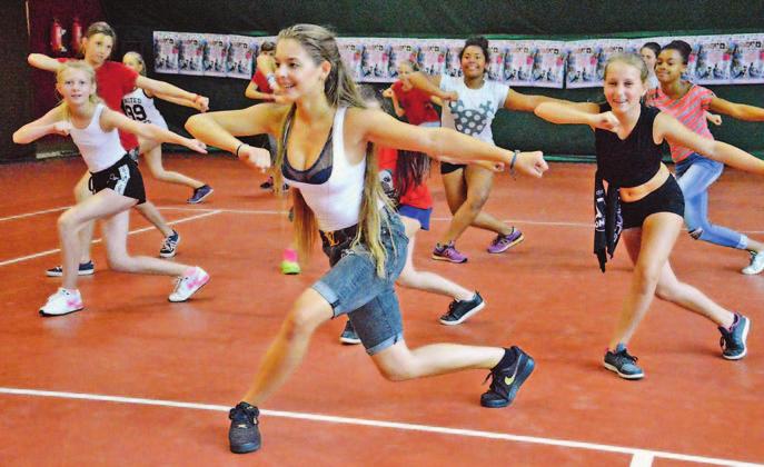 osobnost Prahy 4 opravdu moc miluju a nedělám jenom čistou klasiku a čistou modernu. Dělám i jazz a hlavně street dance, který není obsahem látky na tanečních konzervatořích.