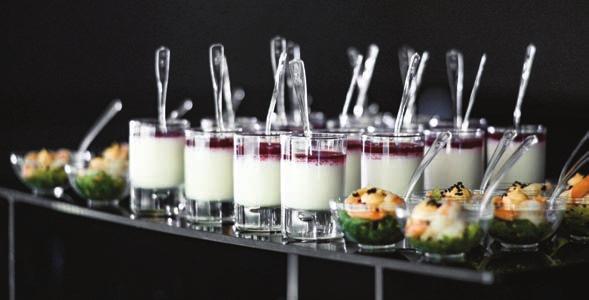 Hlavní chody (150 g na osobu) Grilovaná vepřová panenka s hořčičnou omáčkou. Hovězí Stroganoff z nízkého roštěnce. Zeleninové lasagne zapečené mozzarellou.