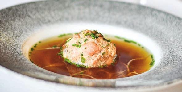 Vanilkové créme brulée s malinami. Cena 490 Kč/osoba MENU III.