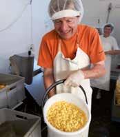 Při hře se dítě dostává do kolektivu jiných dětí, učí se s nimi komunikovat, spolupracovat i řešit problémy.