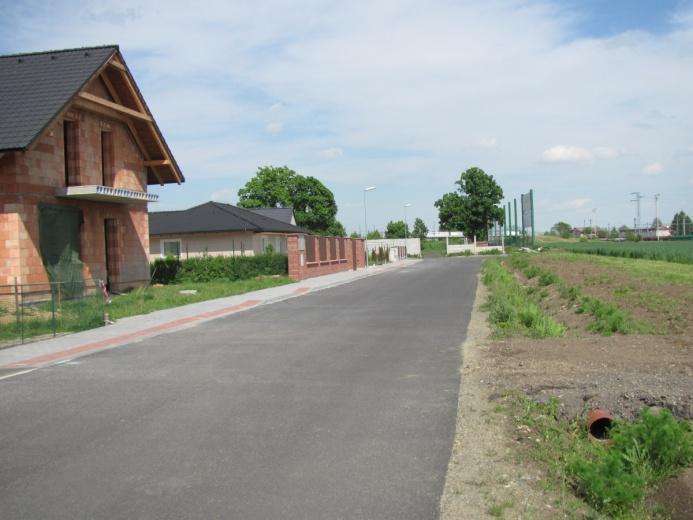 11.května 2015 proběhla další oprava chodníku v nové zástavbě.