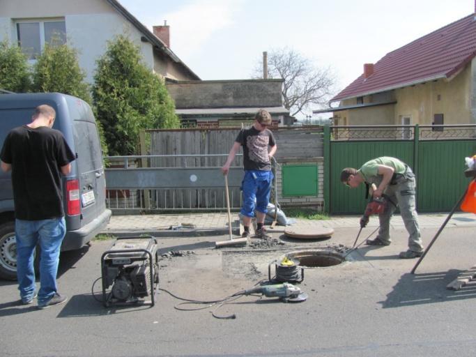 oprava proražená vrata domu čp. 67 O.