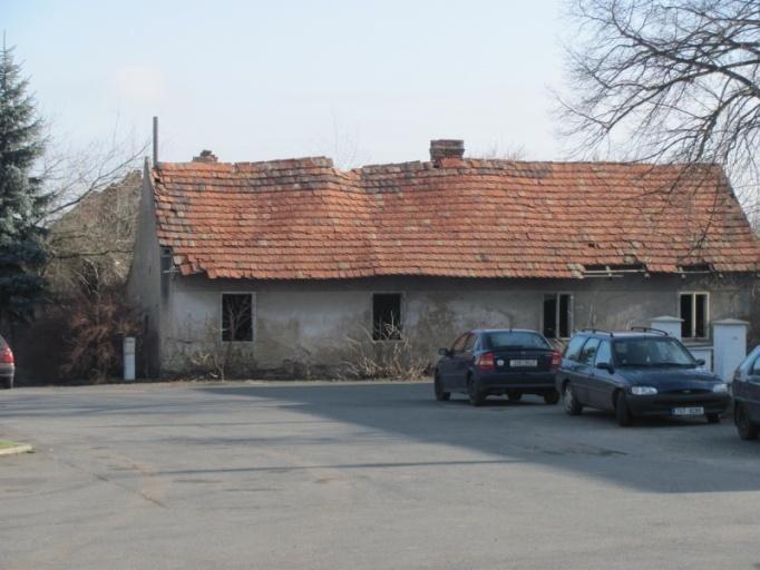 Koncem září byly vysekány a uklizeny nálety na dvoře bývalého statku. Původní obytná budova je nebezpečná z hlediska možného pádu omítky a kusů zdiva.