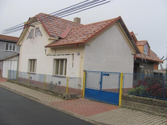 81 Majitelé si domek postupně přizpůsobovali svým představám, nastěhovali se do něho i s