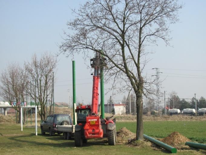 příjezdu na parkovací plochu mezi hřištěm SK a zahradnictvím