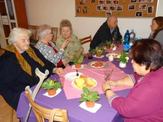 Podobně jako předešlá posezení, trvalo i toto asi do 18 hodin,
