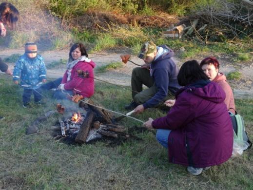Sešlo se dost účastníků, odhadem asi stovka, a to i přesto, že organizátoři, kterými byli tentokráte nohejbalisté, oznámili, že nebudou