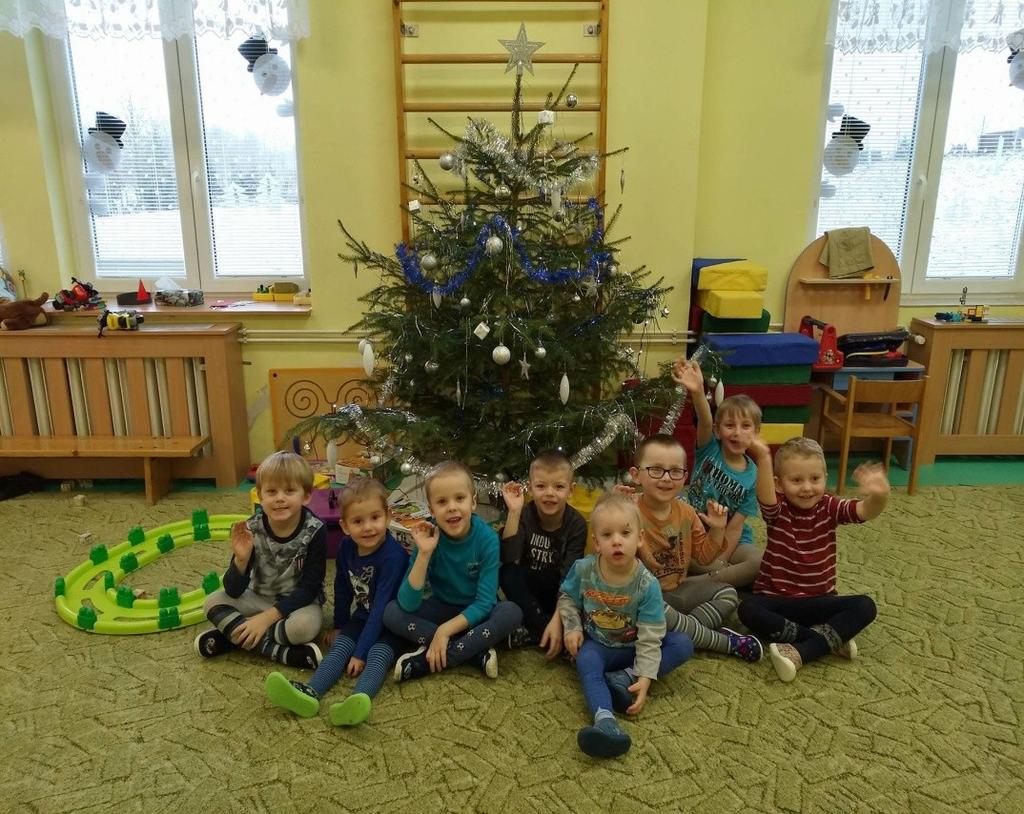 Zprávičky z naší školičky Hlásíme se naposledy v roce 2017. V tomto předvánočním čase mi dovolte poděkovat všem, kteří se i letos starali o chod naší školky.