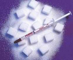 PP HYPO změřit glykémii (pokud je to možné) podat cukr (cca 10-15 g) 2-5 glukózových tablet polévkové lžíce rozinek půl plechovky normální limonády 125 g pomerančového džusu 10 želé bonbónů 2 velké