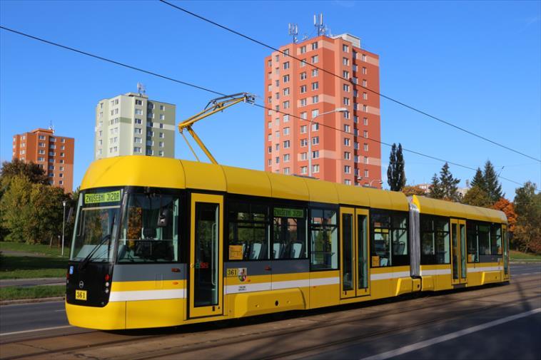 Roční dopravní výkon / Annual vehicle km Trams