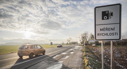 DOPRAVA a BEZPEČNOST Úsekové měření v obci Rostoklaty Zavedením úsekového měření pomocí radaru v obci