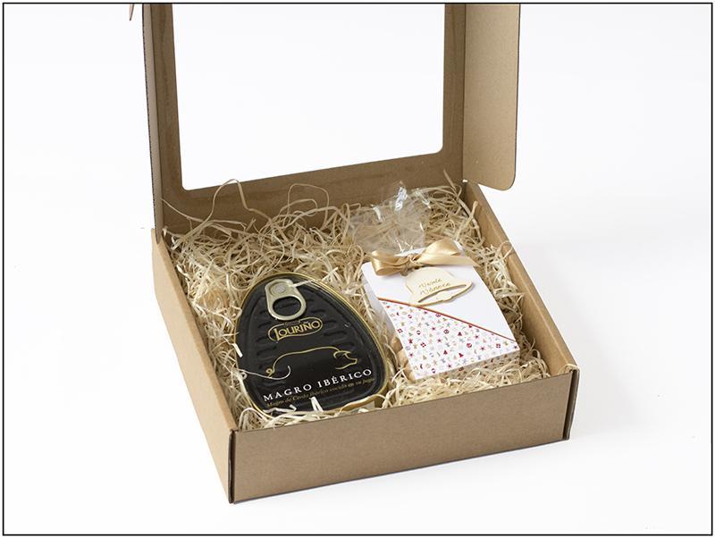 VÁNOČNÍ ŠUNKA Dušená šunka a mandle Dárková krabice obsahuje: vařená vepřová šunka Ibérico, 200 g vánoční mandle dle