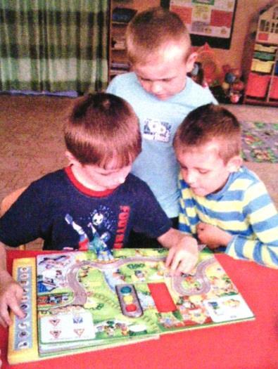 3: Cesta nie je ihrisko Overovanie vedomostí a zručností žiakov v dopravnej súťaži s troma stanovišťami. Termín: 11. jún 2014 Miesto: učebne základnej školy a školský areál Lektor: Mgr.