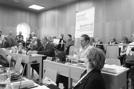 Jak pomáháme / UMĚNÍ žít spolu 13 ZÁCHRANA KLIDOVÉ ČÁSTI MĚSTA Českobudějovické zastupitelstvo se v roce 2017 zabývalo změnou územního plánu, která navrhovala vedení kapacitní komunikace klidnou