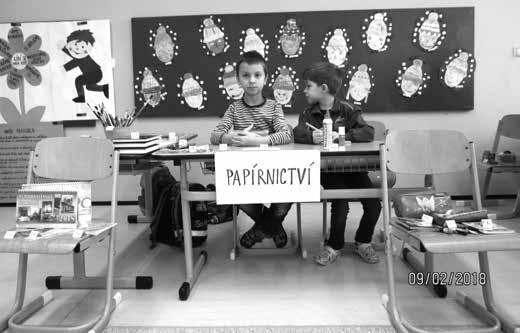Poslední částí projektu byla výuka o polárním pásu, kterou žáci trávili na školním dvoře. Zde se vydali každý se svým pracovním listem na výpravu za polárními zvířaty.