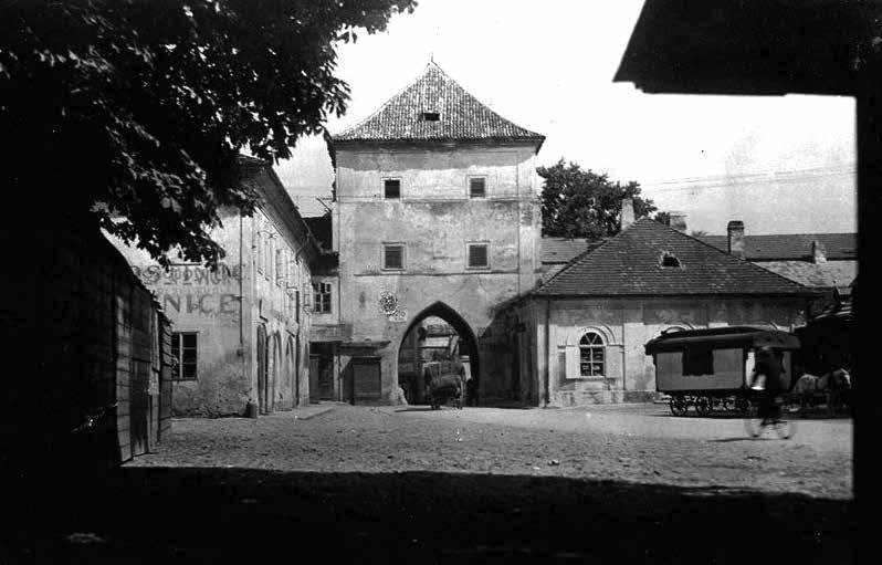 10 MĚSTSKÉ LISTY 100 let republiky Únor Roky první republiky (1918 1938) Sté narozeniny naší republiky je významné jubileum, které si budeme připomínat i v Městských listech.