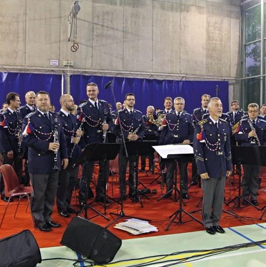 Především chceme poděkovat vlastní Hudbě Hradní stráže a PČR, která v Klánovicích vystoupila, včetně výborných sólistů Gabriely Urbánkové a Tomáše Savky, benefičně bez nároku