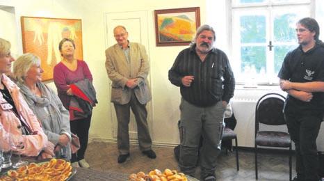 2014. známit usnesení radních všem vedoucím těchto orgánů a požádat je (s podpisem pana starosty) o návrh případných odměn. P.B.
