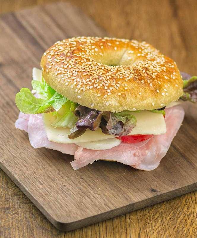MOZZARELLA, RAJČE, RUKOLA bagel 1 ks + menu 144,-