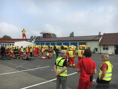 2 Zdravotnická záchranná služba V červenci se v areálu střediska Frýdek-Místek ve spolupráci s HZS Moravskoslezského kraje uskutečnil dvoudenní výcvik zvládání hromadných neštěstí s velkým počtem