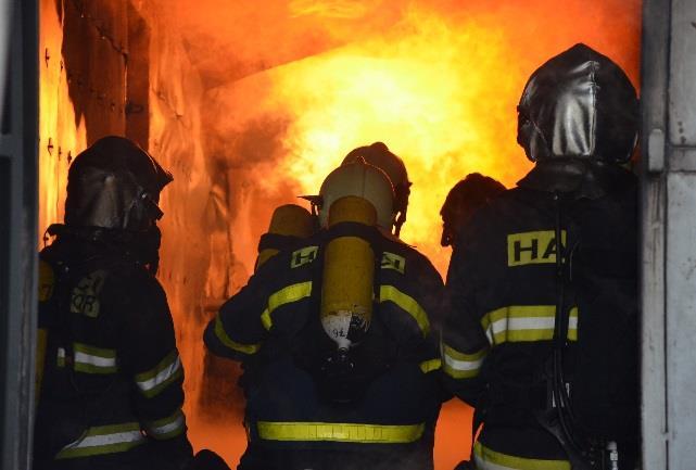 Dlouhodobým používáním zařízení došlo k poškození vnitřního opláštění a tepelné izolace trenažéru.