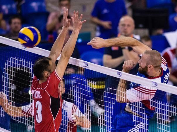 SOUTĚŽIT ZA NÁROD, ZA ZEMI, ZA KLUB Další dvě etapy hráčské sportovní přípravy jsou Učit se vyhrávat a Trénovat k vítězství Hráči a hráčky od 18 let výše Doporučují se kratší, vysoce intenzivní