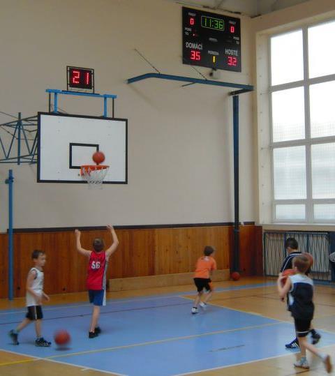 ROZVOJ HRÁČŮ ve FUNdamentální fázi jsou dvě sub-fáze Pohybová fáze - pro děti mezi 6. a 7. rokem Průpravné hry pro děti mezi 8. a 9. rokem (tzv. drobné hry, 1na1, 2 na 2, aj.