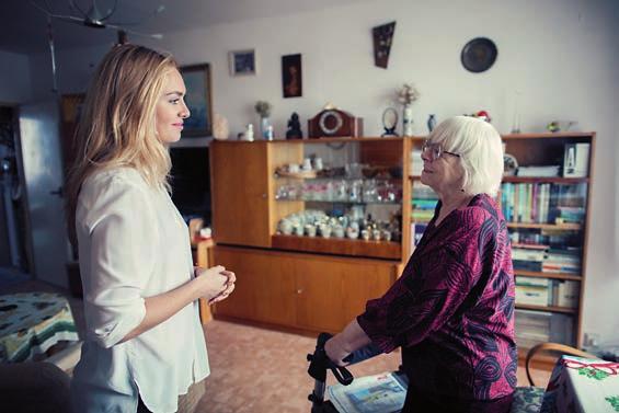 teda nezostáva iné než všetky výdavky pokrývať iba zo starobného dôchodku otca. Vrátane zdravotného poistenia dcéry.