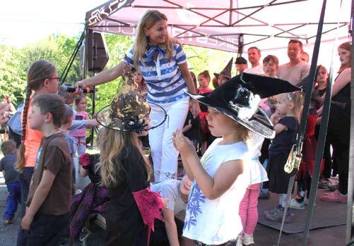 Přestože si zahrála ve spoustě vážnějších rolí, většina lidí si ji spojuje s čertíkem z Princezny ze mlejna nebo s čarodějnicí Černavou z pohádky O princezně Jasněnce a létajícím ševci.