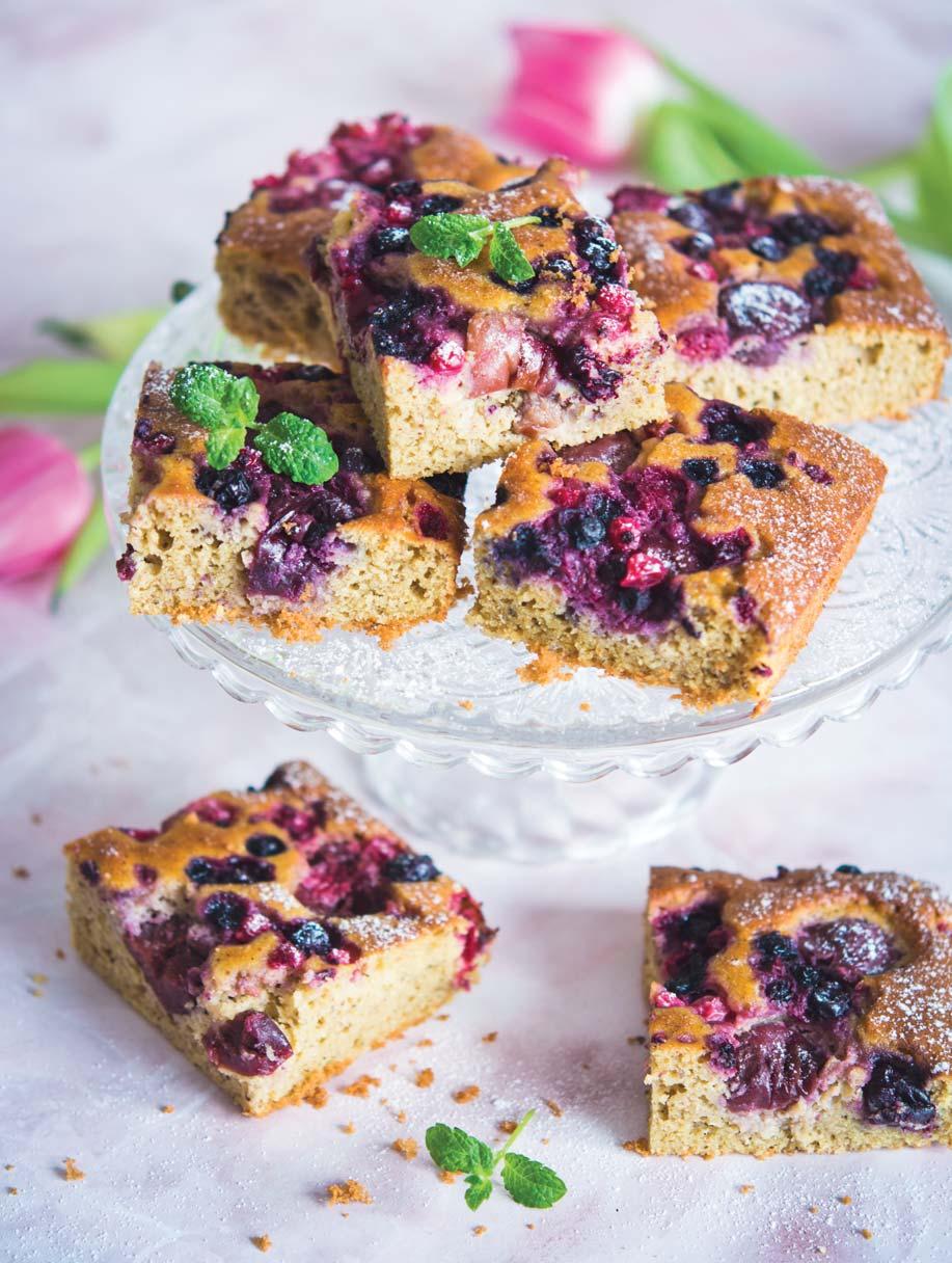 ORECHOVÁ BUBLANINA FORMA: plech s rozmermi 20 x 30 cm 250 g mandľovej múky alebo najemno pomletých orechov 50 g pšenovej múky 2 PL kokosovej múky 1 PL prášku do pečiva 4 biovajcia 80 g mletého