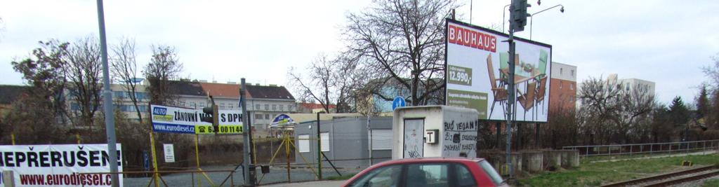 Hned od svého začátku je v délce asi dvou kilometrů, po levém břehu řeky, vybudovaná nová cyklostezka s novým asfaltovým povrchem, který je vhodný také pro