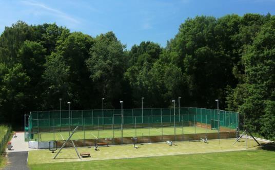 Mezi další sídelní jednotky spadající pod území Dobratic patří Hranice, Šprochovec a Podlesí. Dobratice jsou výchozím bodem k výšlapu na Prašivou a další vrcholky Beskyd.