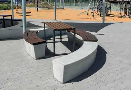 Betonové sedáky organického tvaru jsou koncipované téměř jako stavebnice nebo skládačka.