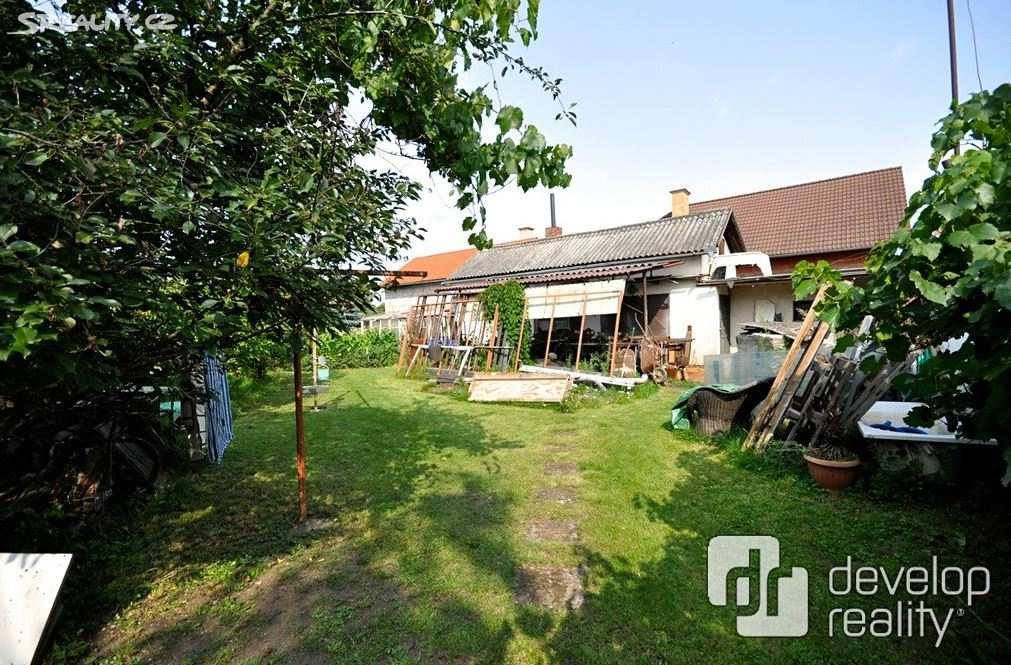6) Rodinný dům Nabídková cena: 1 799 000 Kč Lokalita: U Závor, Neratovice Plocha pozemku: 576 m2 Voda: Dálkový vodovod Plyn: Plynovod Odpad: Veřejná kanalizace Elektřina: 230V, 400V Popis: Rovinatý